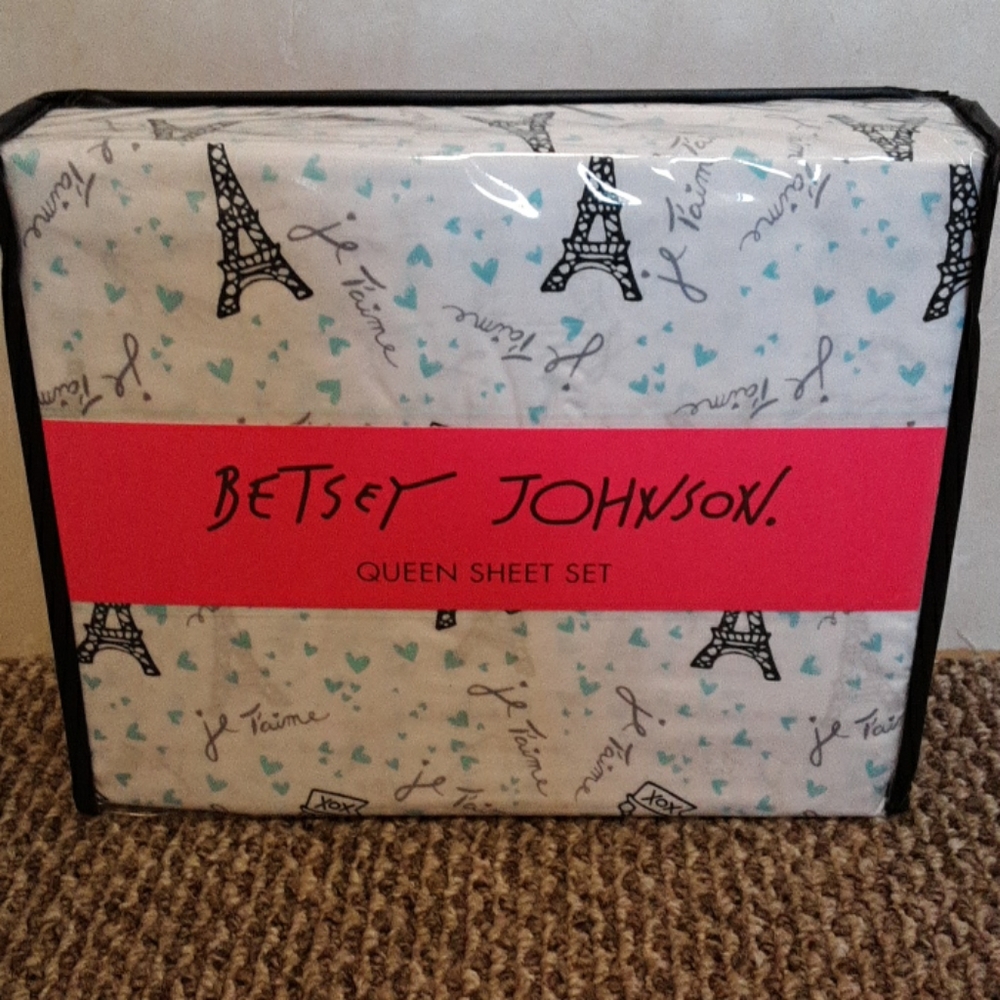 Betsey Johnson queen sheet set